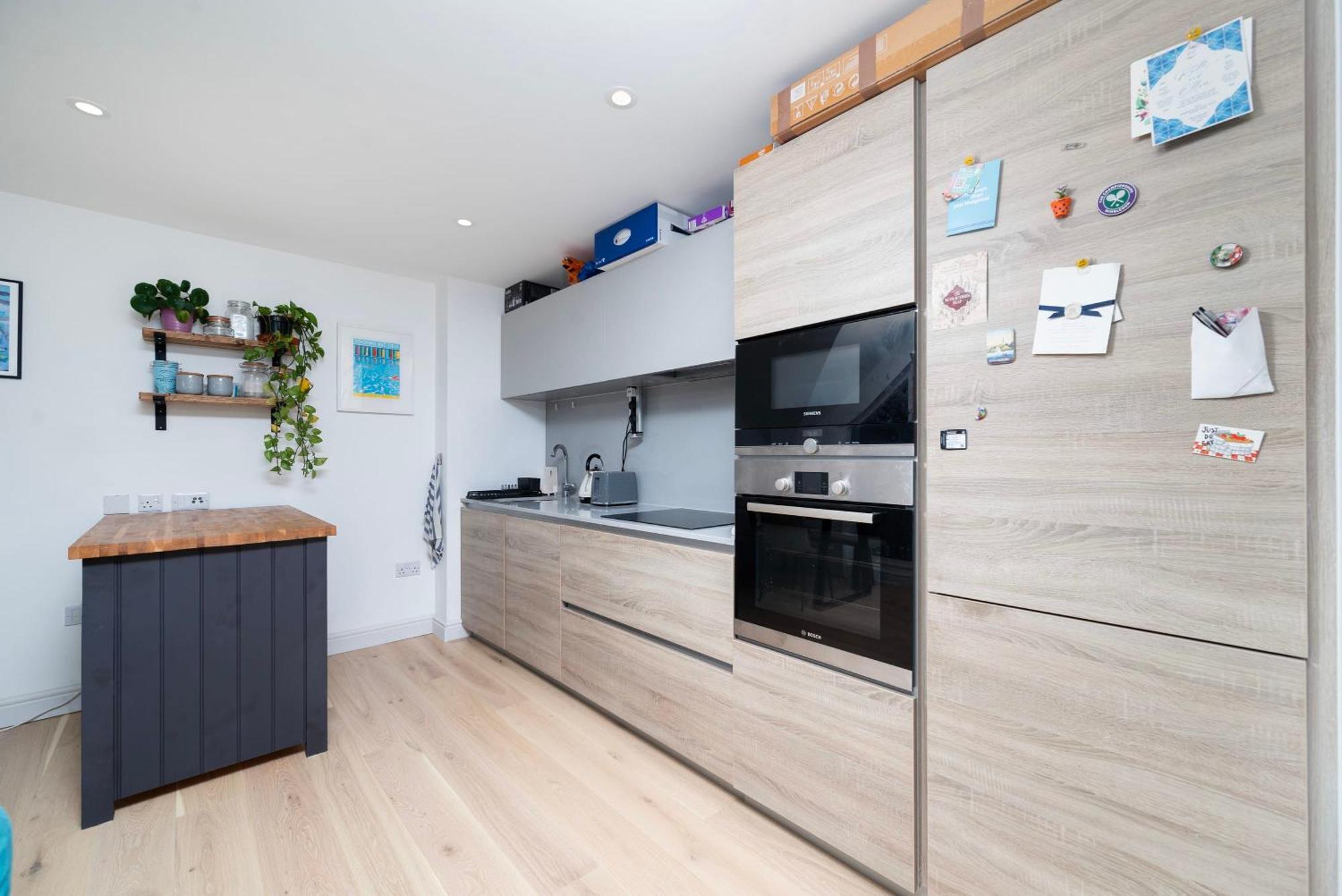 Chic 1 Bedroom With Balcony Views London